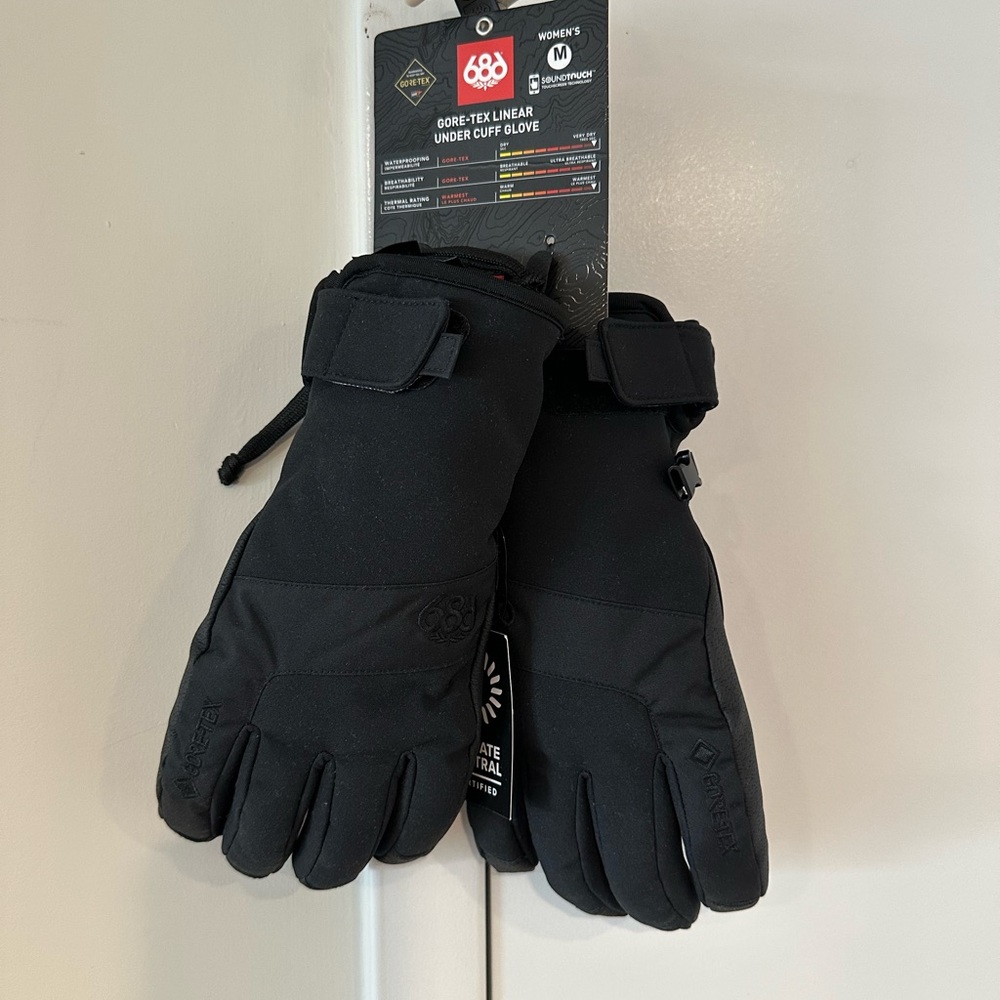 Black 686 Gore-Tex Winter Sports Gloves